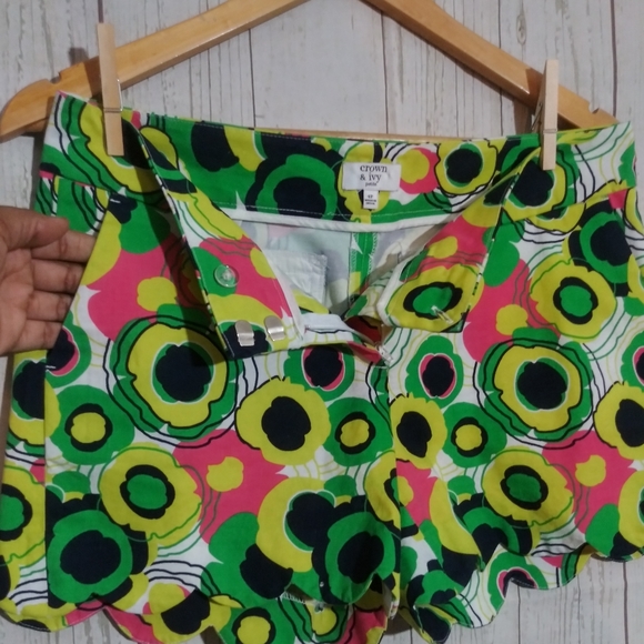 Crown & Ivy scalloped shorts 4P - Picture 3 of 10